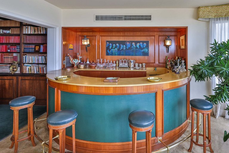 Classic 5-bedroom apartment in Arpoador - Arp001