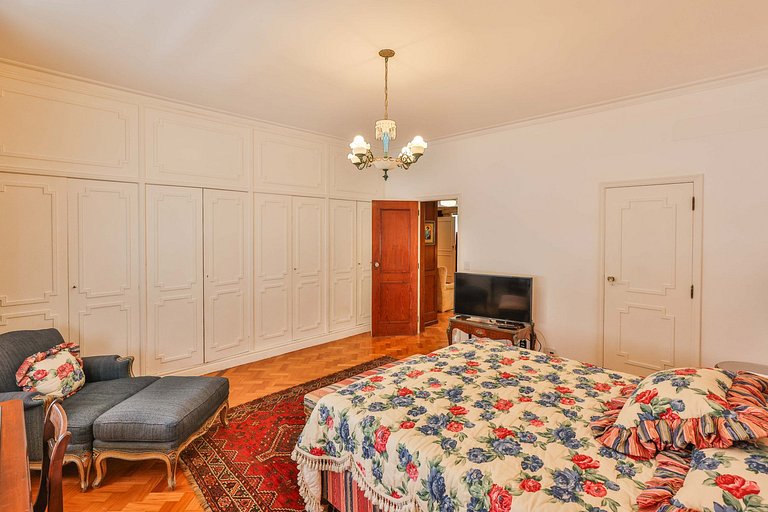 Apartamento clássico de 5 quartos no Arpoador