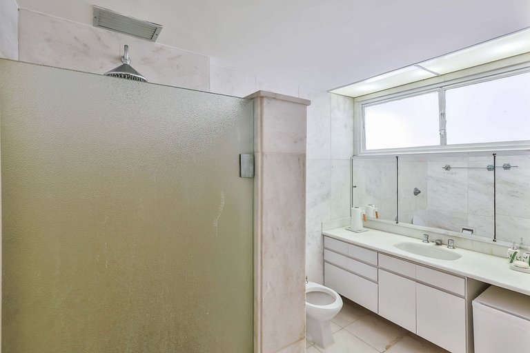 Apartamento de 5 quartos e vista do mar no Arpoador - Arp001