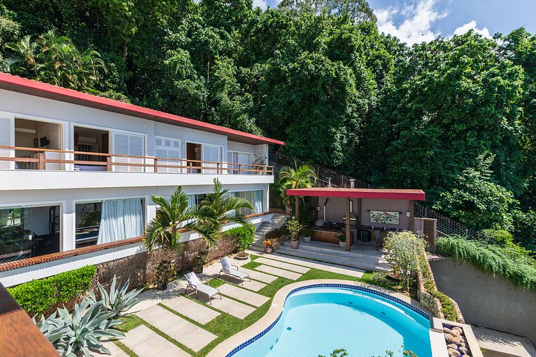 Hermosa villa con piscina en São Conrado - Sco015