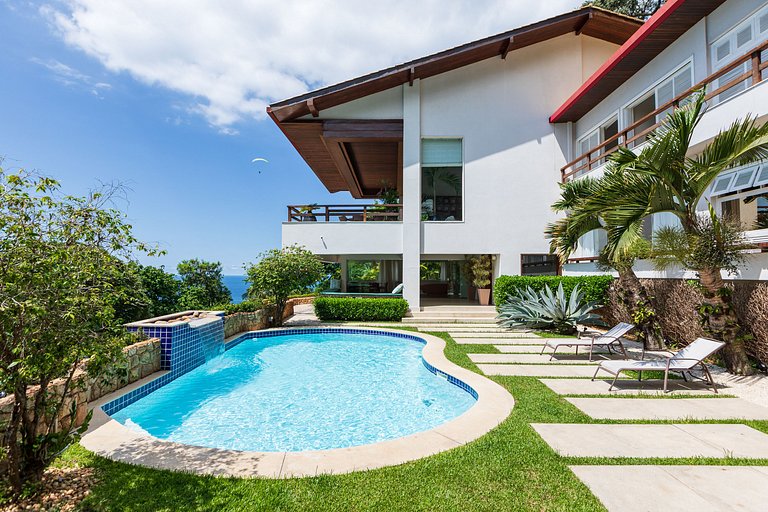 Linda mansão com piscina em São Conrado