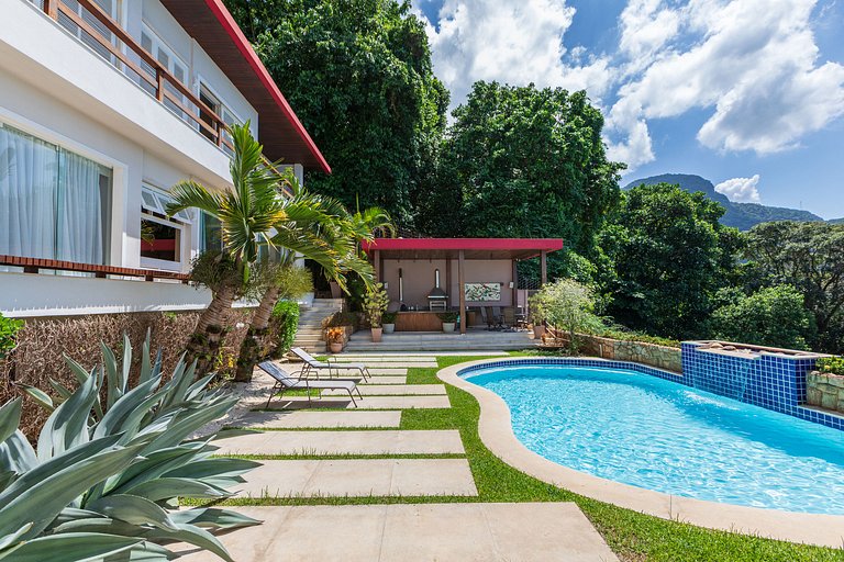 Linda mansão com piscina em São Conrado