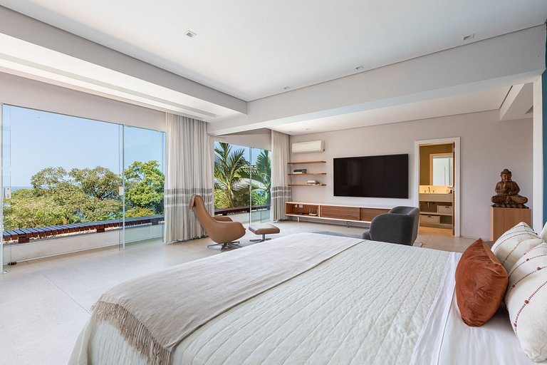Stunning villa with pool in São Conrado
