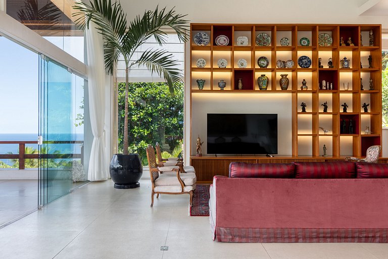 Stunning villa with pool in São Conrado
