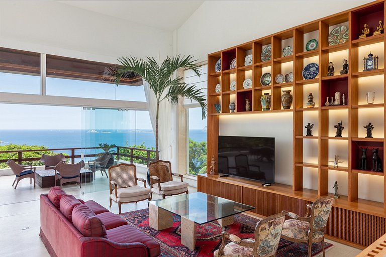 Stunning villa with pool in São Conrado