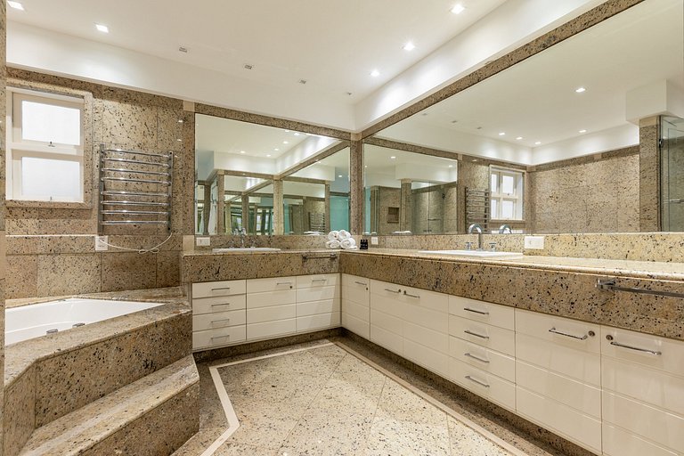 Hermosa villa con piscina en São Conrado - Sco015