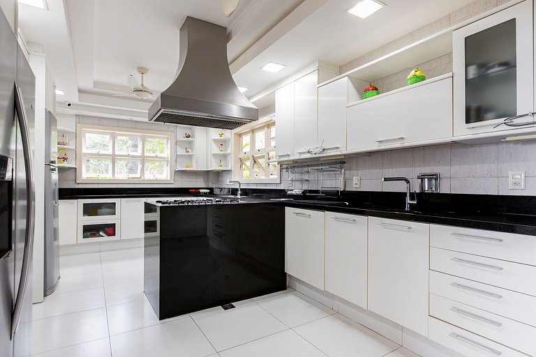 Stunning villa with pool in São Conrado - Sco015