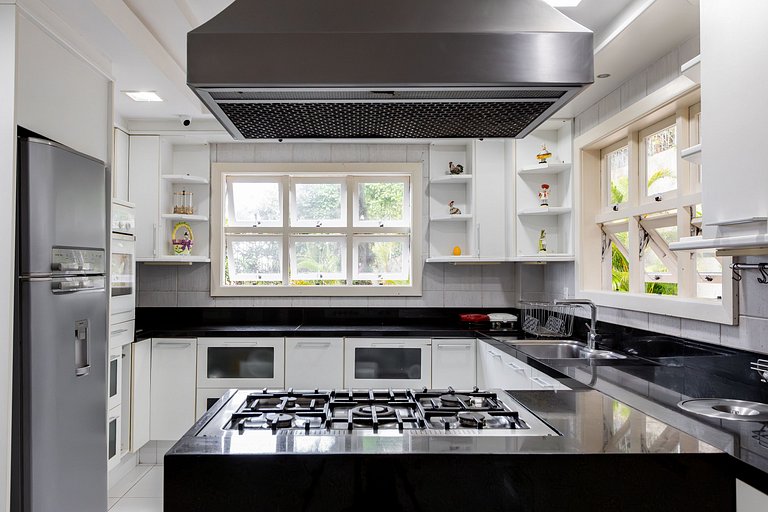 Linda mansão com piscina em São Conrado - Sco015