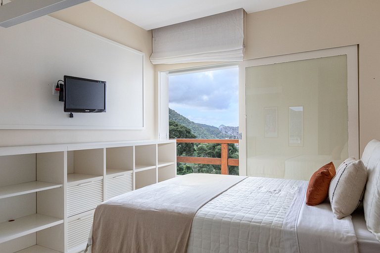 Stunning villa with pool in São Conrado