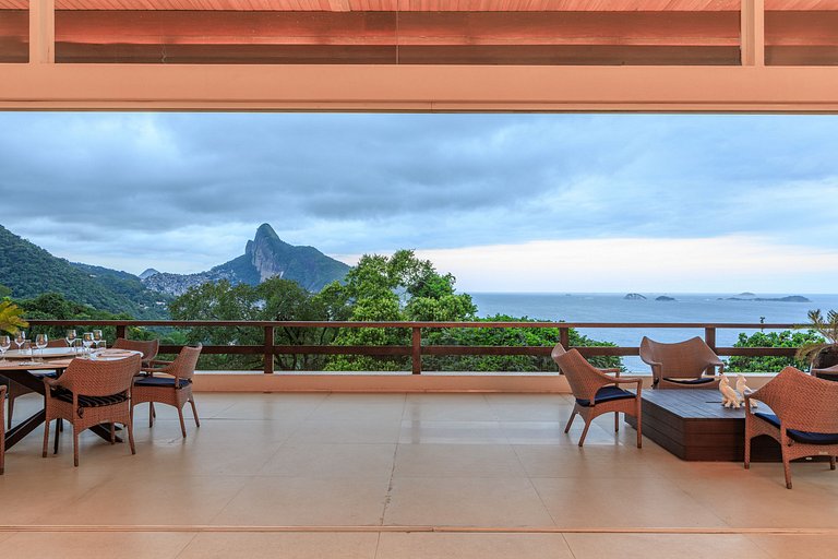 Stunning villa with pool in São Conrado - Sco015