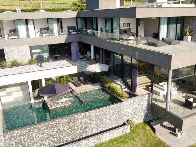 Villa de 6 suites à Bragança Paulista - Bra001