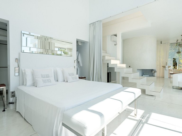 Fabulous 8-suite villa in Ibiza