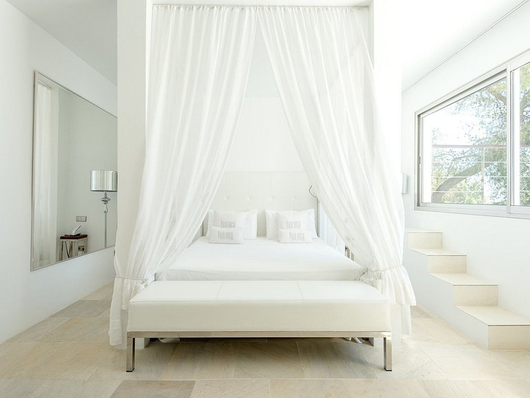 Fabulous 8-suite villa in Ibiza