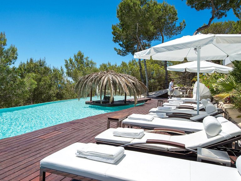 Fabulosa villa de 8 suites en Ibiza