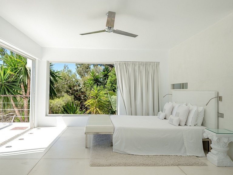 Fabulous 8-suite villa in Ibiza