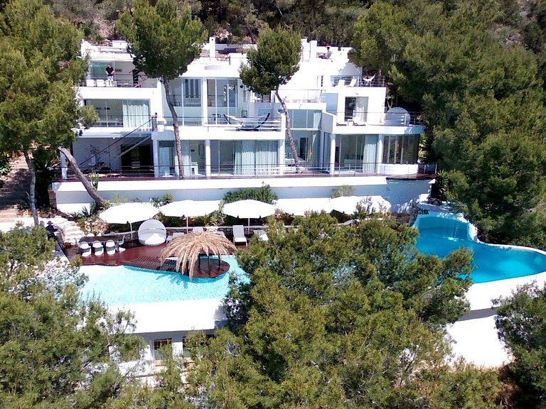 Favolosa villa con 8 suite a Ibiza