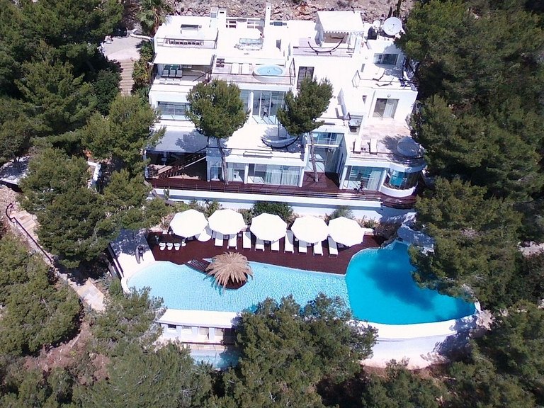 Superbe villa de 8 suites à Ibiza - Ibz001