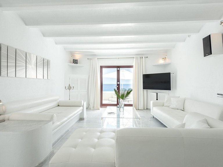 Charming 5-suite villa in Ibiza