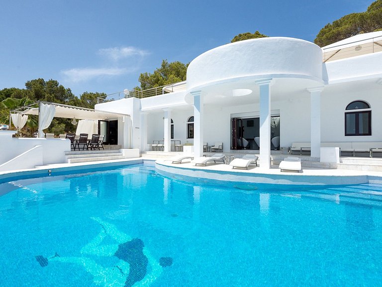 Charming 5-suite villa in Ibiza