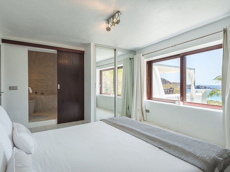 Affascinante villa con 5 suite a Ibiza