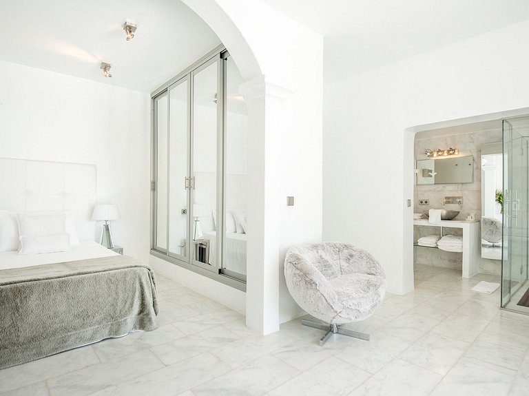Charming 5-suite villa in Ibiza - Ibz002