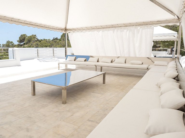 Charming 5-suite villa in Ibiza