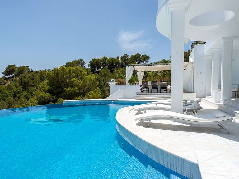 Charmante villa de 5 suites à Ibiza
