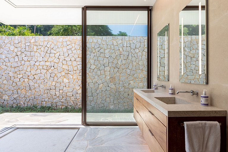 Mansion with 4 suites in Paraty - Pty005