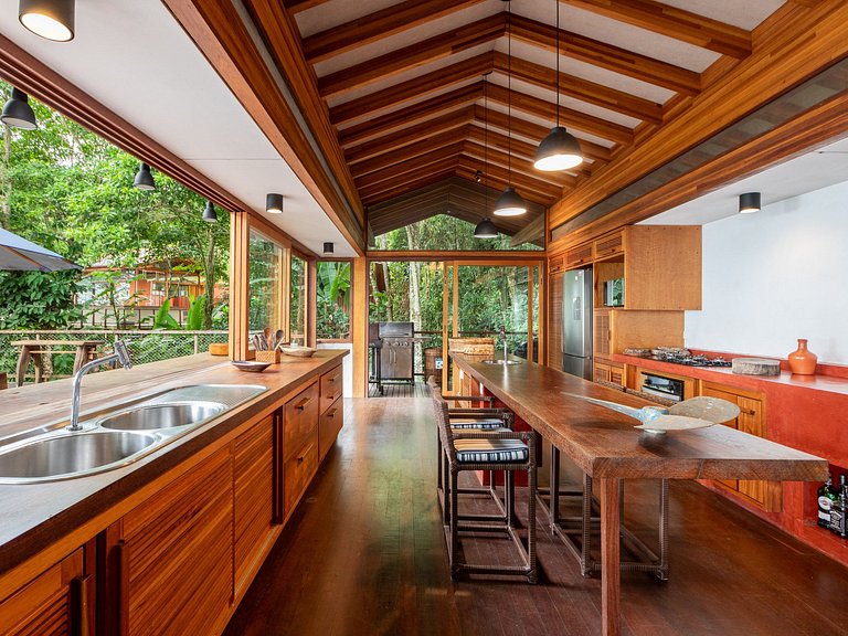 Beachfront house in Paraty