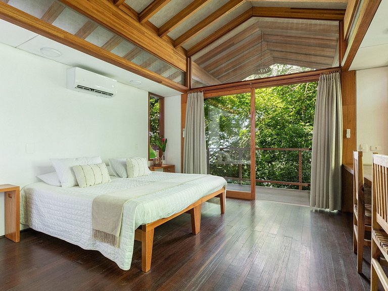 Beachfront house in Paraty
