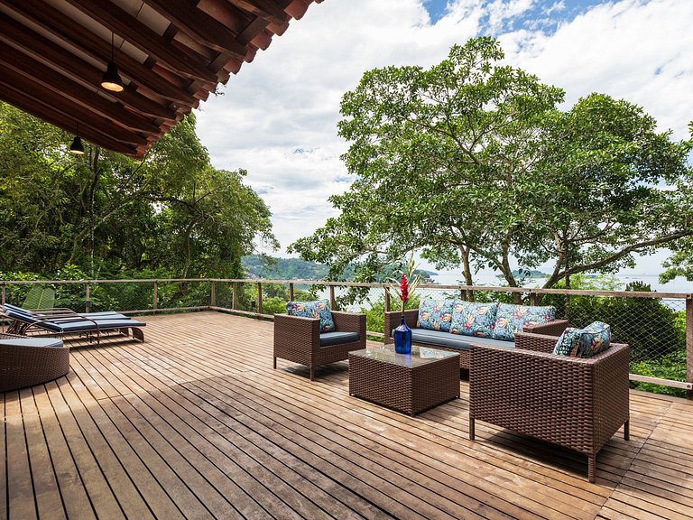 Beachfront house in Paraty