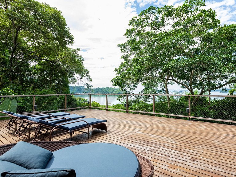 Beachfront house in Paraty