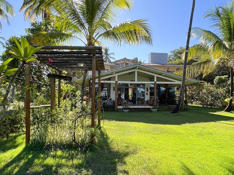 Beachfront house in Serra Grande