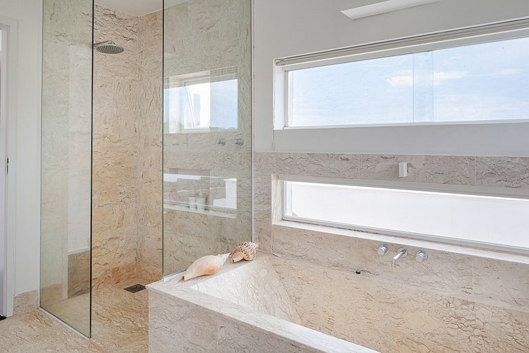 Luxuosa mansão de 5 quartos em Buzios