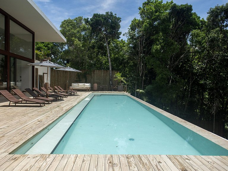 Mansion with pool in Trancoso