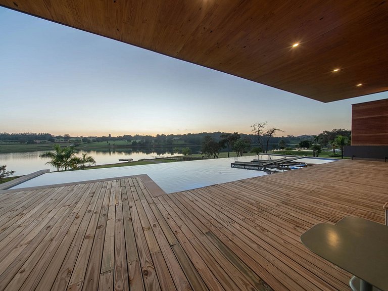 Beautiful house facing the lake in Avaré