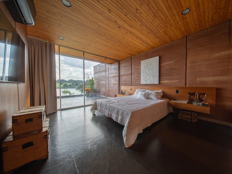 Beautiful house facing the lake in Avaré