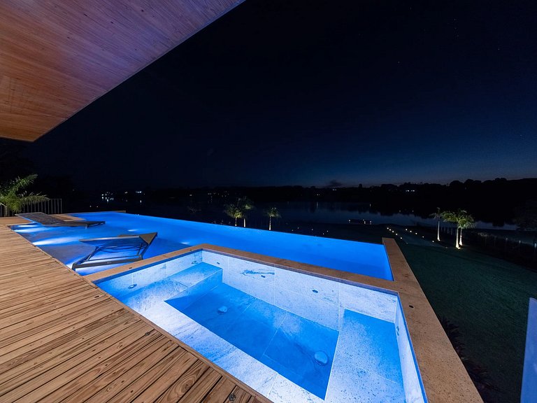 Beautiful house facing the lake in Avaré