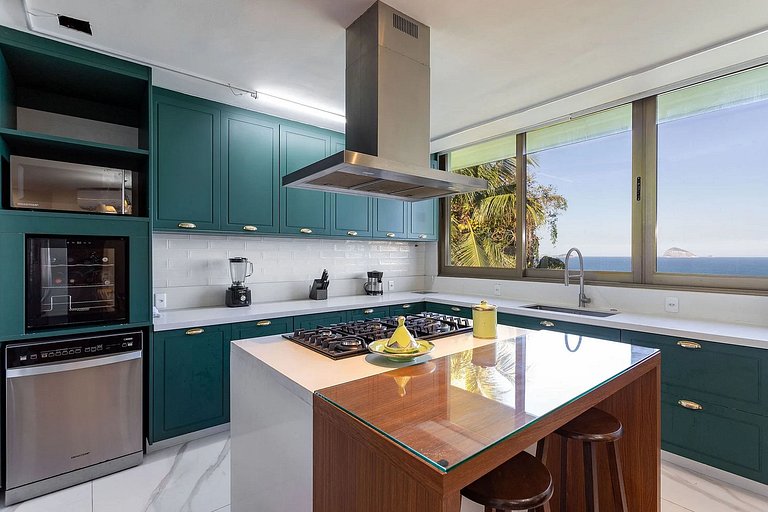Mansion with sea view in São Conrado