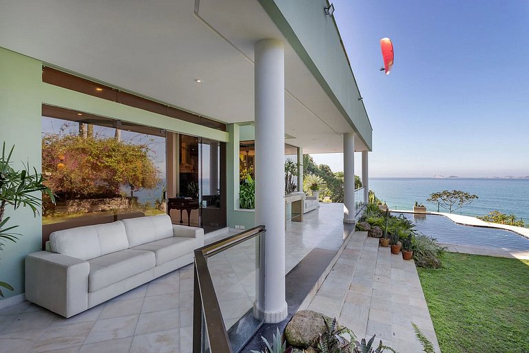 Mansion with sea view in São Conrado