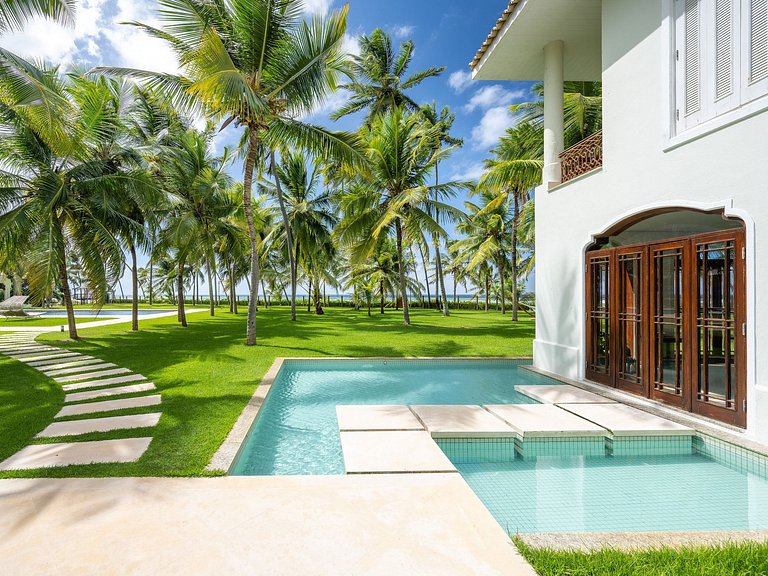 Sea front villa in Praia do Forte