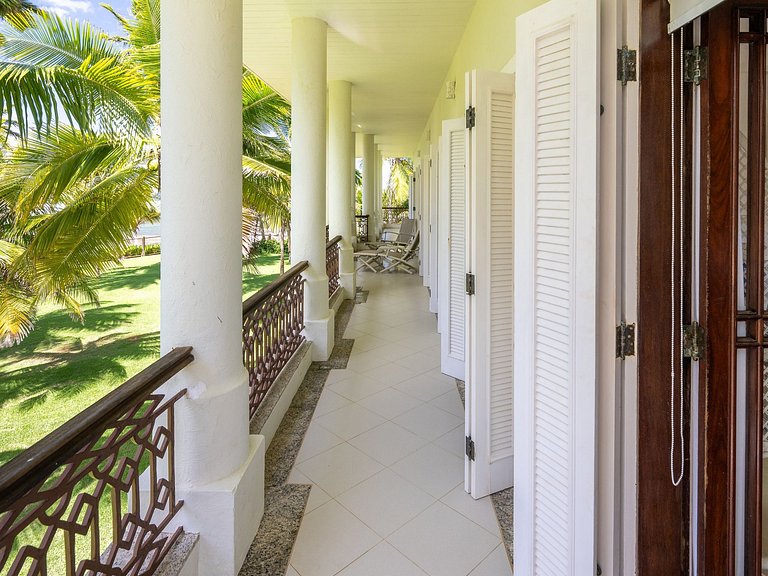Sea front villa in Praia do Forte
