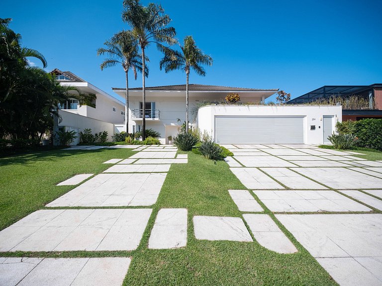 Charming mansion in Barra da Tijuca