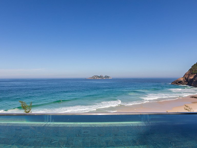 Spectacular house with a pool in Joá
