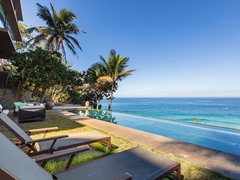 Spectacular house with a pool in Joá