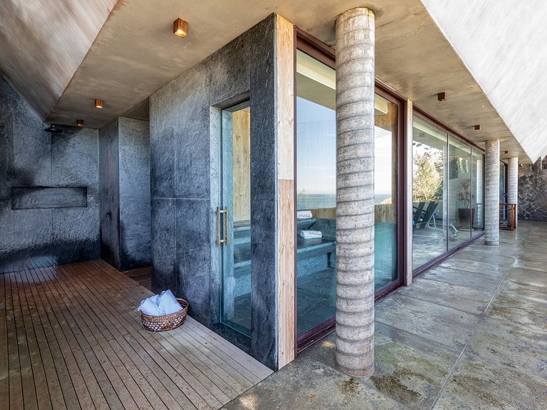 Spectacular house with a pool in Joá