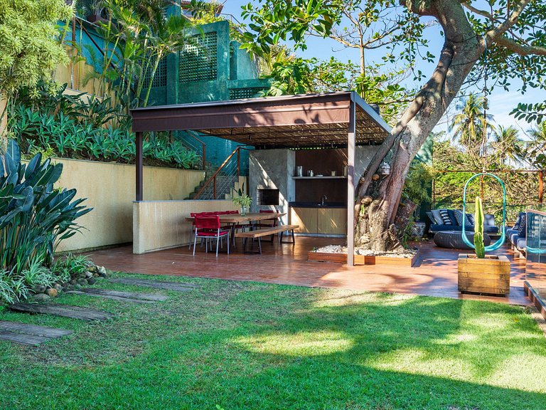 Spectacular house with a pool in Joá