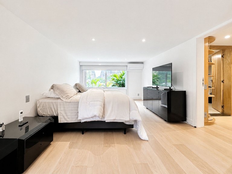 Triplex with View in São Conrado
