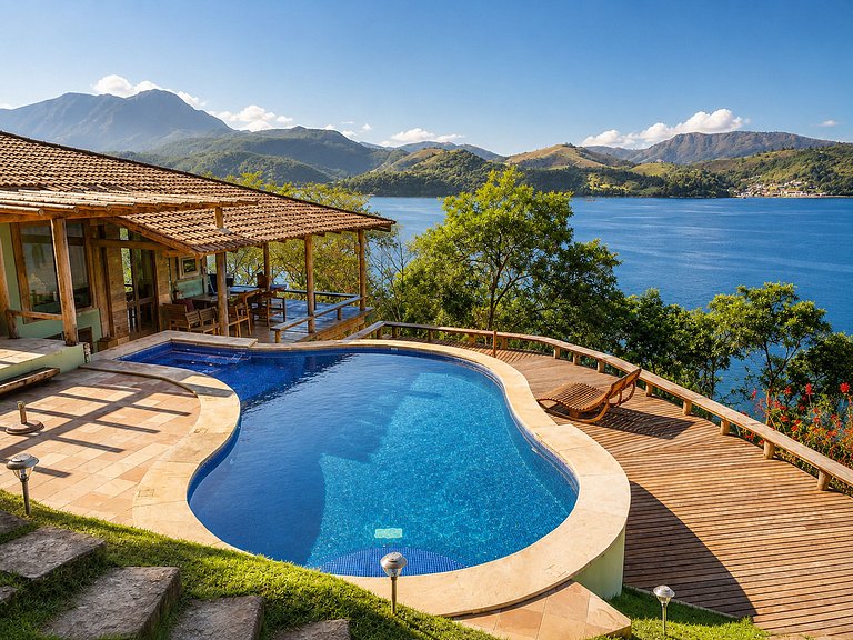 Casa no alto da colina em Angra dos Reis