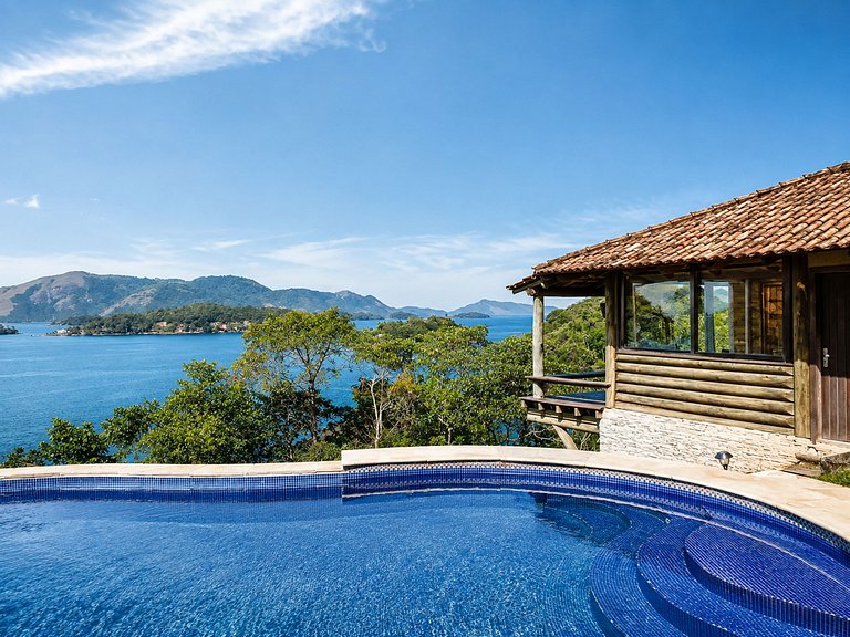 Villa on the hill in Angra dos Reis